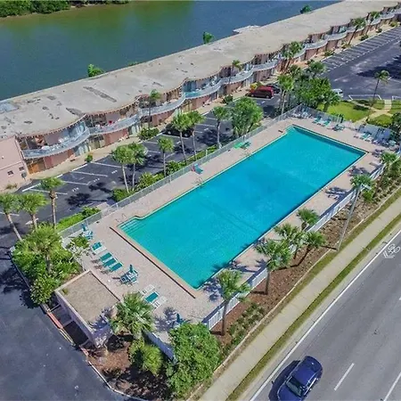 Beach Getaway III At Belleview Appartement